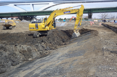 Slope formation using ICT construction machinery (automatic control)